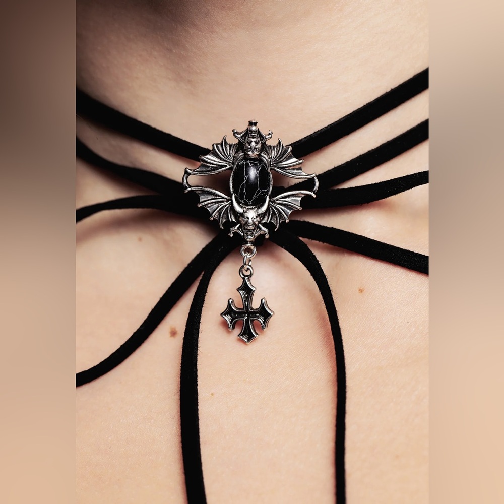 NWT Disturbia Women’s Gargoyle Gothic Cord Choker Necklace - Picture 5 of 7